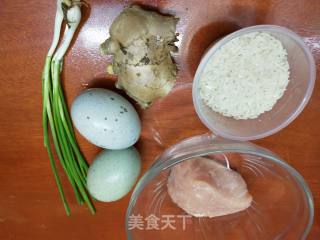 皮蛋瘦肉粥的做法步骤：1