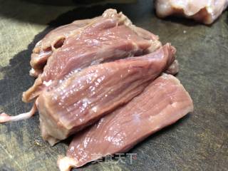 【兔子爱厨房】手撕牛肉的做法步骤：2