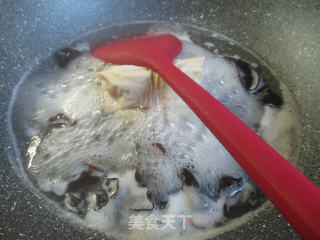黑木耳肉面结煮米粉的做法步骤：2