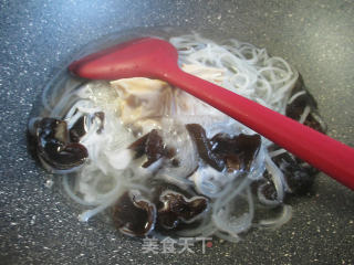 黑木耳肉面结煮米粉的做法步骤：3