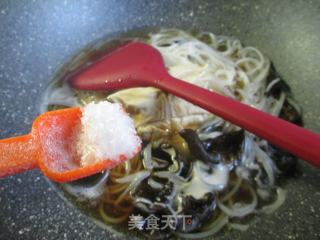 黑木耳肉面结煮米粉的做法步骤：6