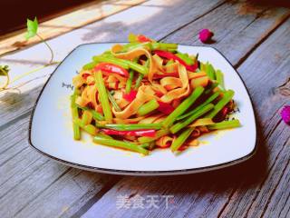芹菜炒千张的做法步骤：6