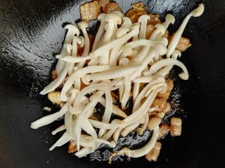 苦瓜白玉菇炒肉的做法步骤：6