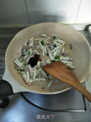 杏鲍菇炒芦笋的做法步骤：6