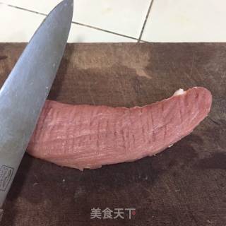 酸酸甜甜的糖醋里脊的做法步骤：1