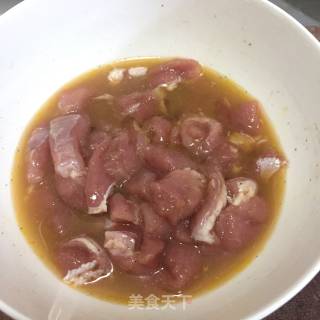 酸酸甜甜的糖醋里脊的做法步骤：3