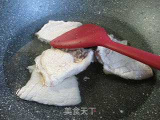 油豆腐烧大排的做法步骤：2