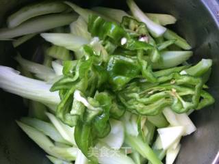 芹菜炒粉条的做法步骤：2