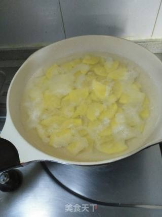 黄柿子炒土豆片的做法步骤：4