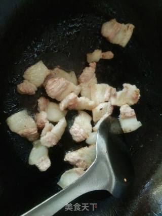 五花肉炒素鸡的做法步骤：4