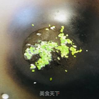 红椒丝炒毛豆的做法步骤：2