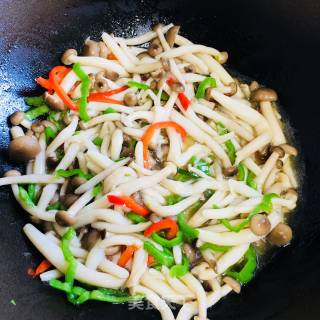 青红椒炒蘑菇的做法步骤：5
