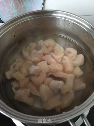 鸡脯肉炒茄子的做法步骤：2