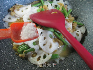 榨菜丝梅豆炒莲藕的做法步骤：6