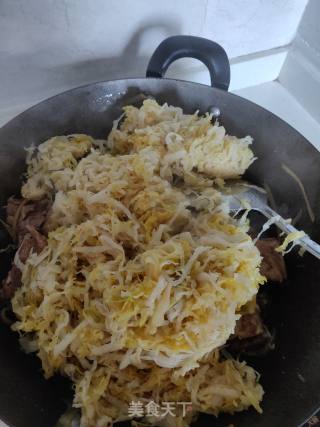 排骨炖酸菜????吃货版的做法步骤：6