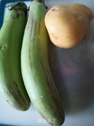 茄子炖土豆的做法步骤：1