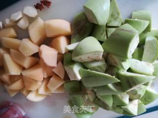 茄子炖土豆的做法步骤：2