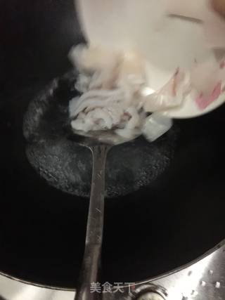 韭菜花炒鱿鱼的做法步骤：7