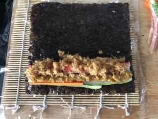 咸蛋黄肉松里卷的做法步骤：6