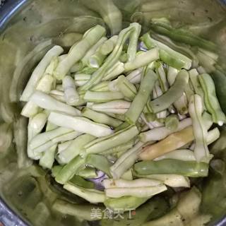 豆角排骨焖面的做法步骤：1