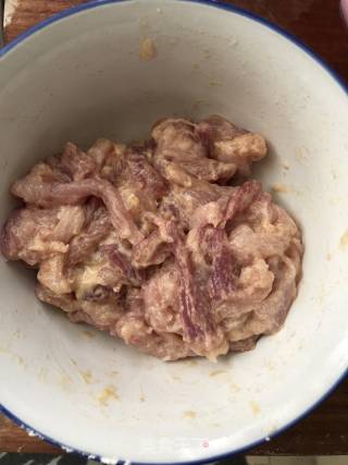 青椒肉丝香干的做法步骤：2