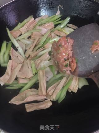 芹菜腐竹小炒的做法步骤：4