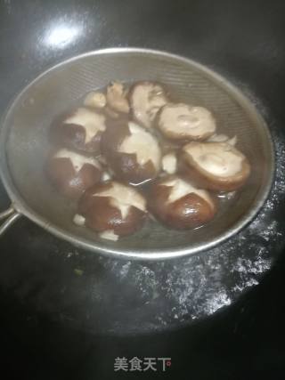 瘦肉炒香菇的做法步骤：1