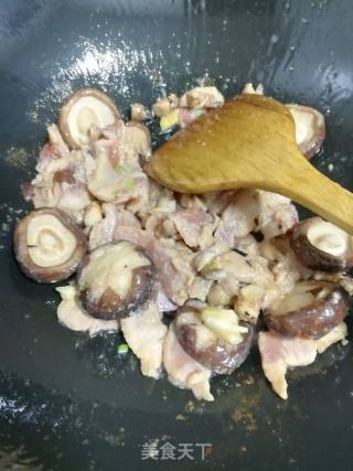 瘦肉炒香菇的做法步骤：4