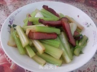 西芹腊肉的做法步骤：9
