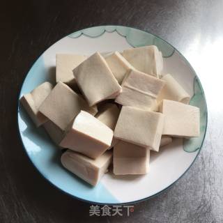 老干妈烧豆腐的做法步骤：1
