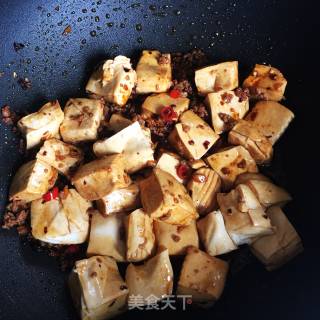 老干妈烧豆腐的做法步骤：9
