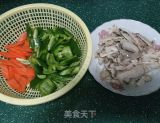 青椒炒肚片的做法步骤：1