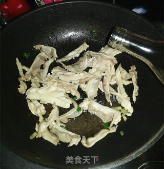 青椒炒肚片的做法步骤：7