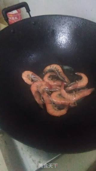 避风塘炒虾的做法步骤：3