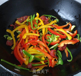 腊肠炒彩椒的做法步骤：5