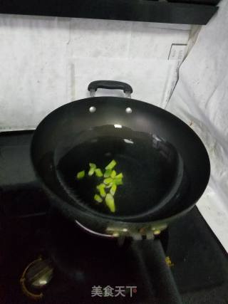 醋溜南瓜片的做法步骤：2