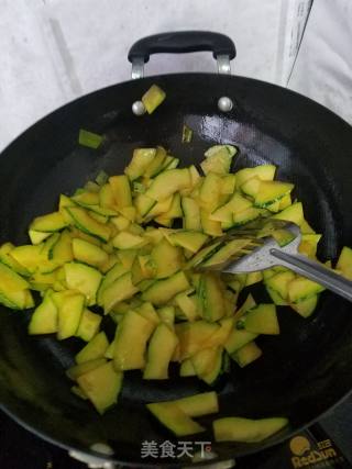 醋溜南瓜片的做法步骤：3