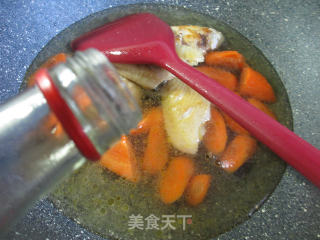 胡萝卜烧中翅的做法步骤：5