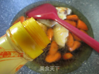 胡萝卜烧中翅的做法步骤：6