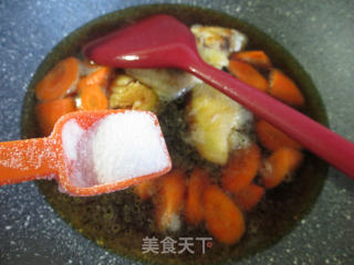 胡萝卜烧中翅的做法步骤：8