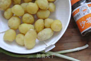 香煎小土豆的做法步骤：1