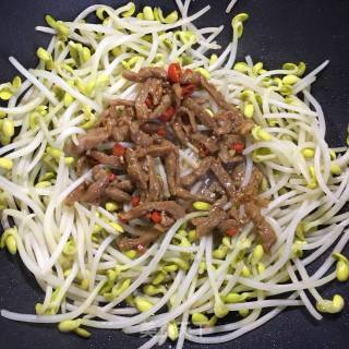 黄豆芽炒肉丝的做法步骤：7