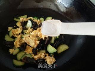 黄瓜黑木耳炒鸡蛋的做法步骤：13