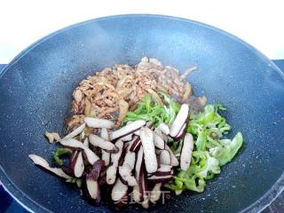 青椒肉丝面的做法步骤：4