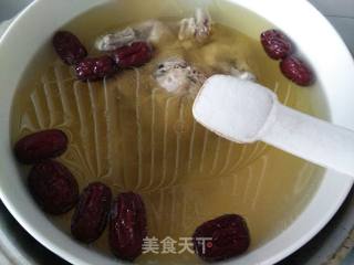 蒸太子参红枣鸽子汤的做法步骤：7