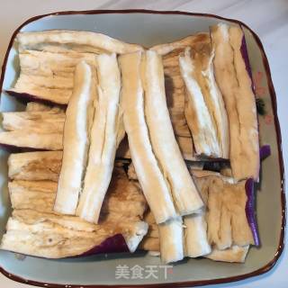 葱香肉末蒸茄子的做法步骤：1
