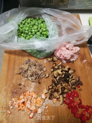 尤鱼香菇肉碎炒青豆的做法步骤：1