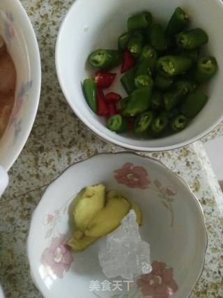 三杯鸡的做法步骤：2