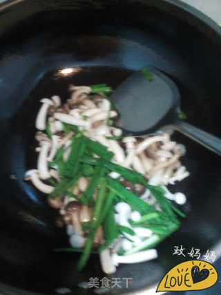 清炒海鲜菇的做法步骤：5