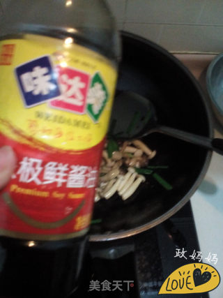 清炒海鲜菇的做法步骤：6